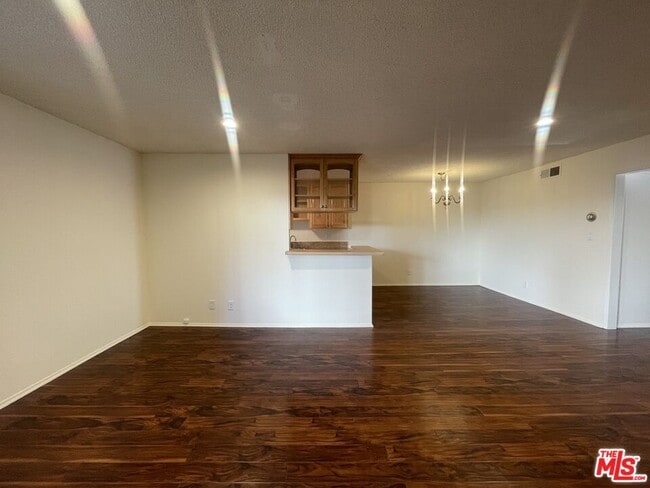 Building Photo - 5330 Zelzah Ave