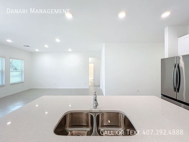 Building Photo - 1679 Meadowlark Dr