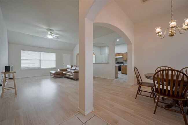 Building Photo - 4811 Tracemeadow Dr