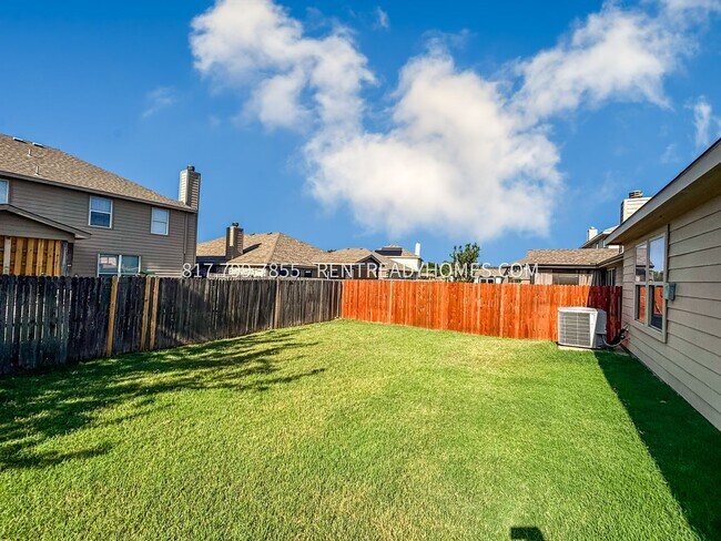 Building Photo - 617 Stirrup Bar Dr
