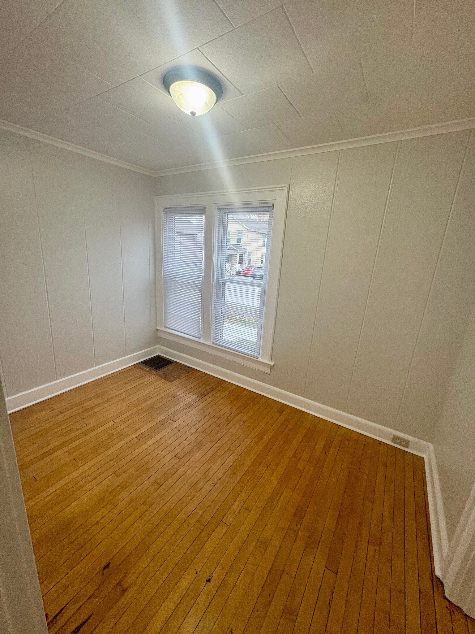 Building Photo - 700 W Lincoln Ave