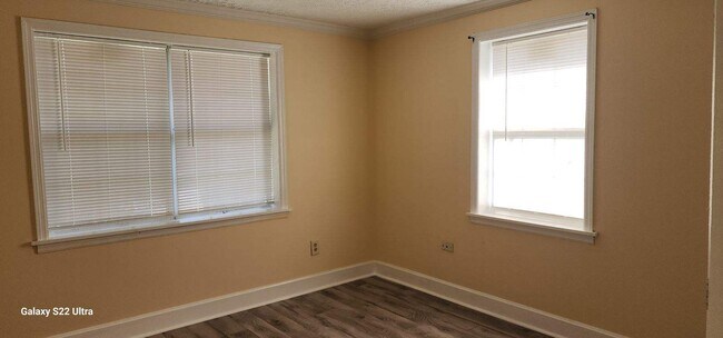 Building Photo - 25 Norton St