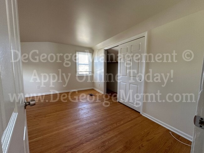 Building Photo - Gorgeous Spacious 4 Bedroom 1.5 Bath Singl...