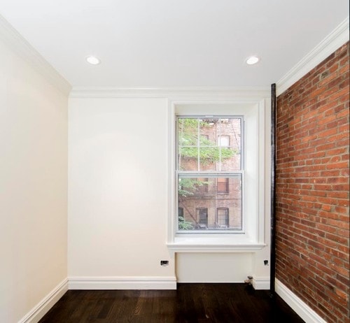 Building Photo - 354 E 13th St