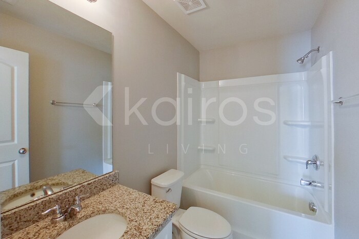 Building Photo - 10 Plymouth Ct