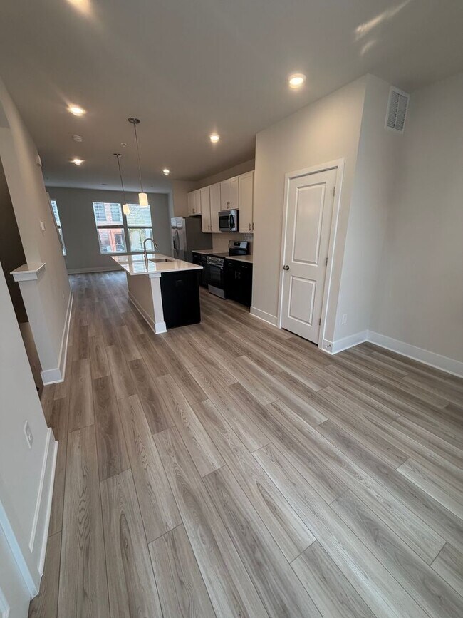 Building Photo - Newly Constructed 3bed/3.5 bath Townhome, ready in Fall!