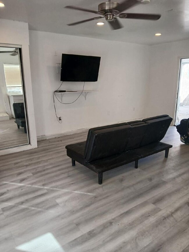 Building Photo - Great over sized ADU separate with private yard