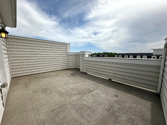 Building Photo - Luxury Townhome in Frederick