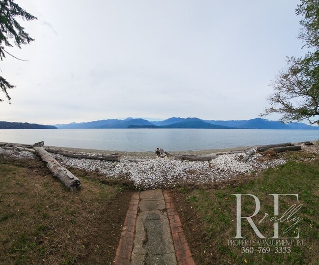 Building Photo - Waterfront Tudor | Private, Vintage Charm with Casita