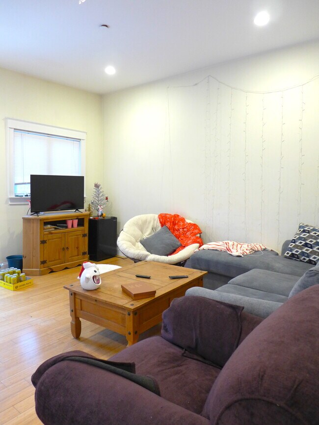 Building Photo - 1623 Tremont St