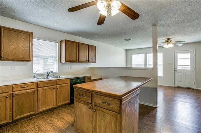 Building Photo - 2620 Clear Brook Dr