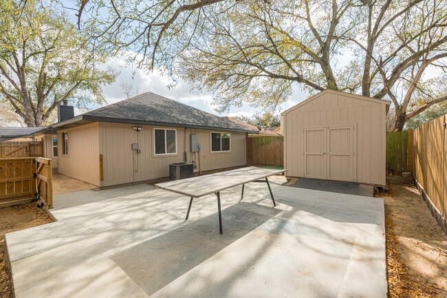 Building Photo - 23225 Prairie Bird Dr