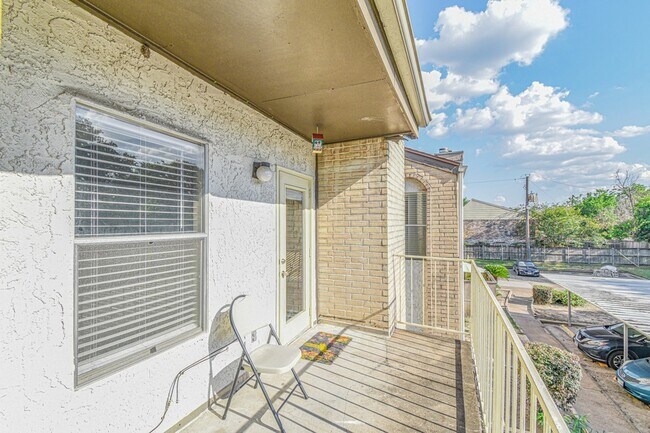 Building Photo - 2011 Spenwick Dr