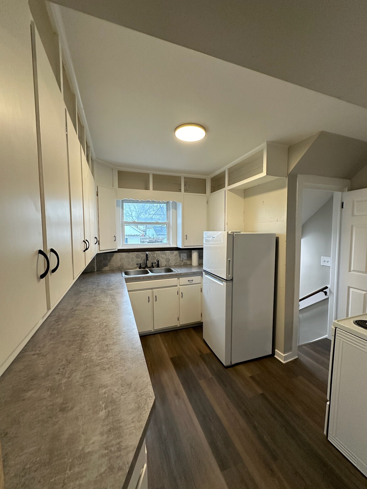 Kitchen - 154 W Plumer St