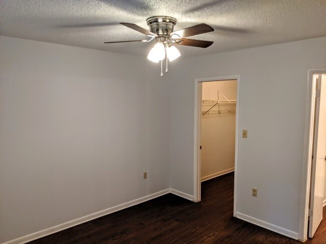 Building Photo - Great 2/2 Condo by USF