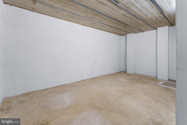 Building Photo - 5095 Columbia Rd