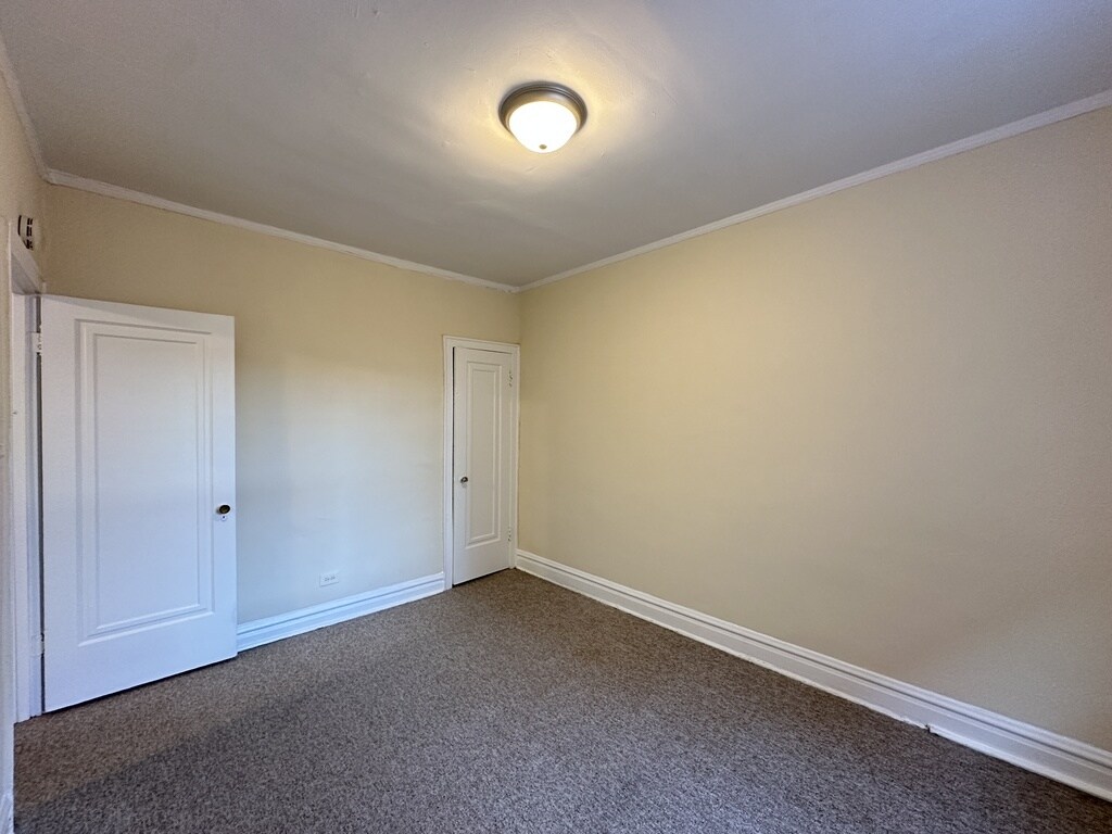 Building Photo - 4834 N Damen Ave