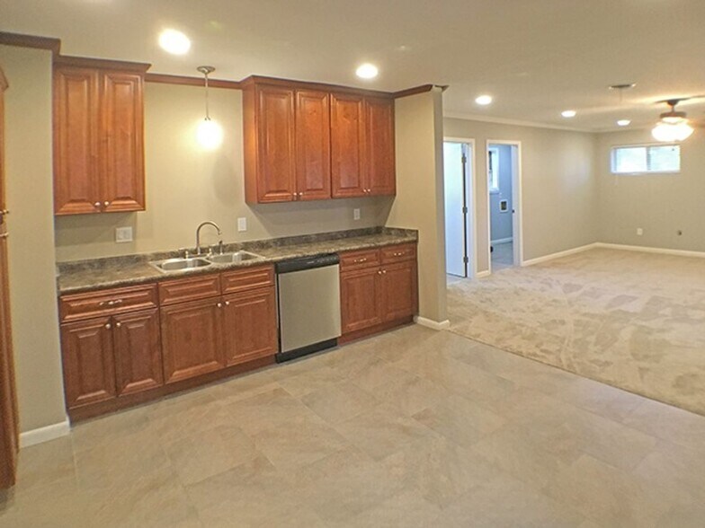 Building Photo - 555 Herzl St