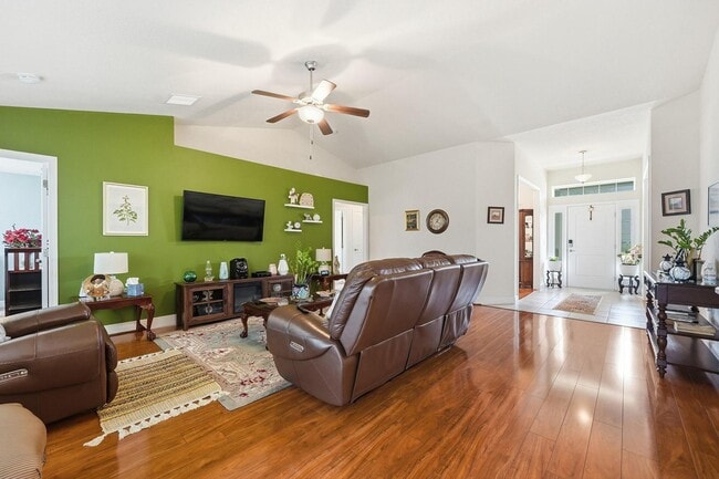 Building Photo - 5923 NW Brianna Ct