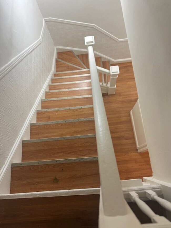 Building Photo - 3 BEDROOM 2 BATHROOM HUGE TOWNHOUSE FOR RENT IN 21216