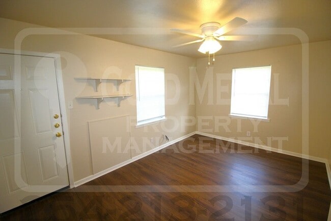 Building Photo - 802 Pecan Cir
