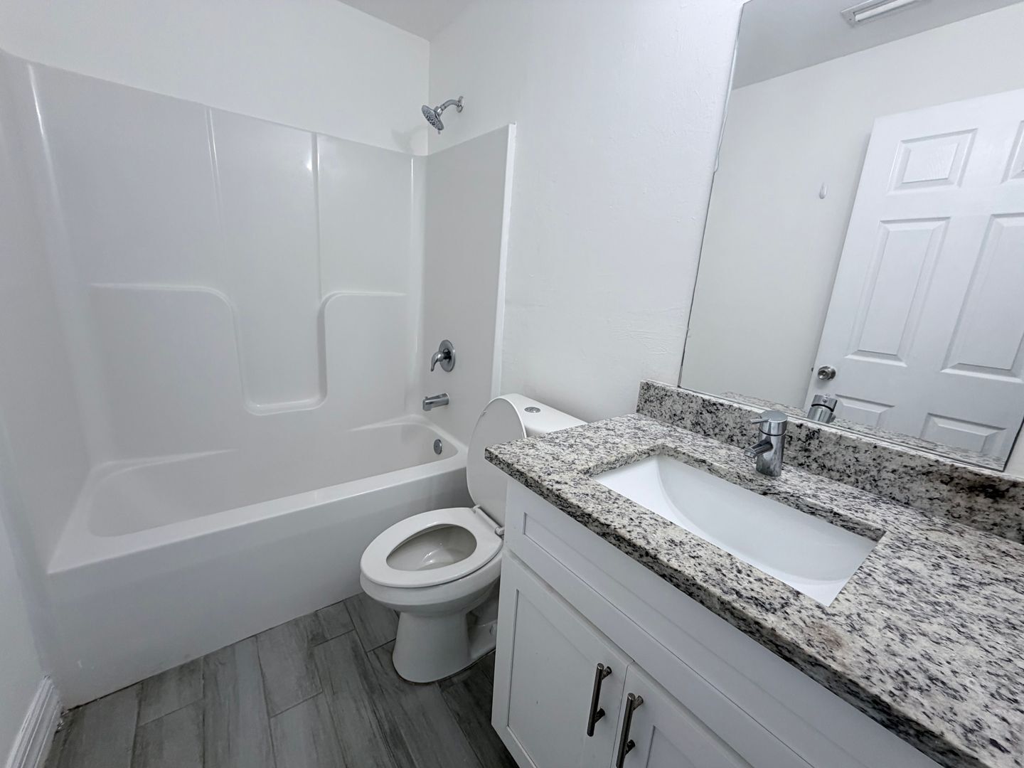 Building Photo - First Month's FREE !!! 2/2 plus Bonus Room