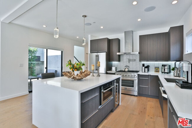 Building Photo - 1622 S Mansfield Ave