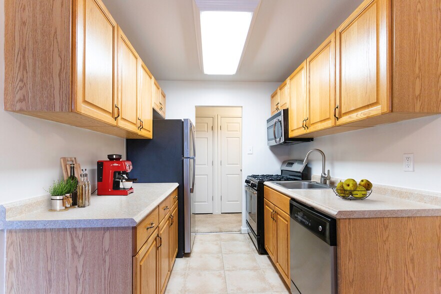 Hillcrest Village 865 Broadway Ave Holbrook NY 11741 Apartment Finder