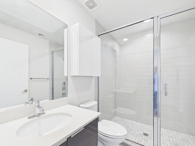 Building Photo - Modern East Austin Condo with City Views & Unmatched Walkability