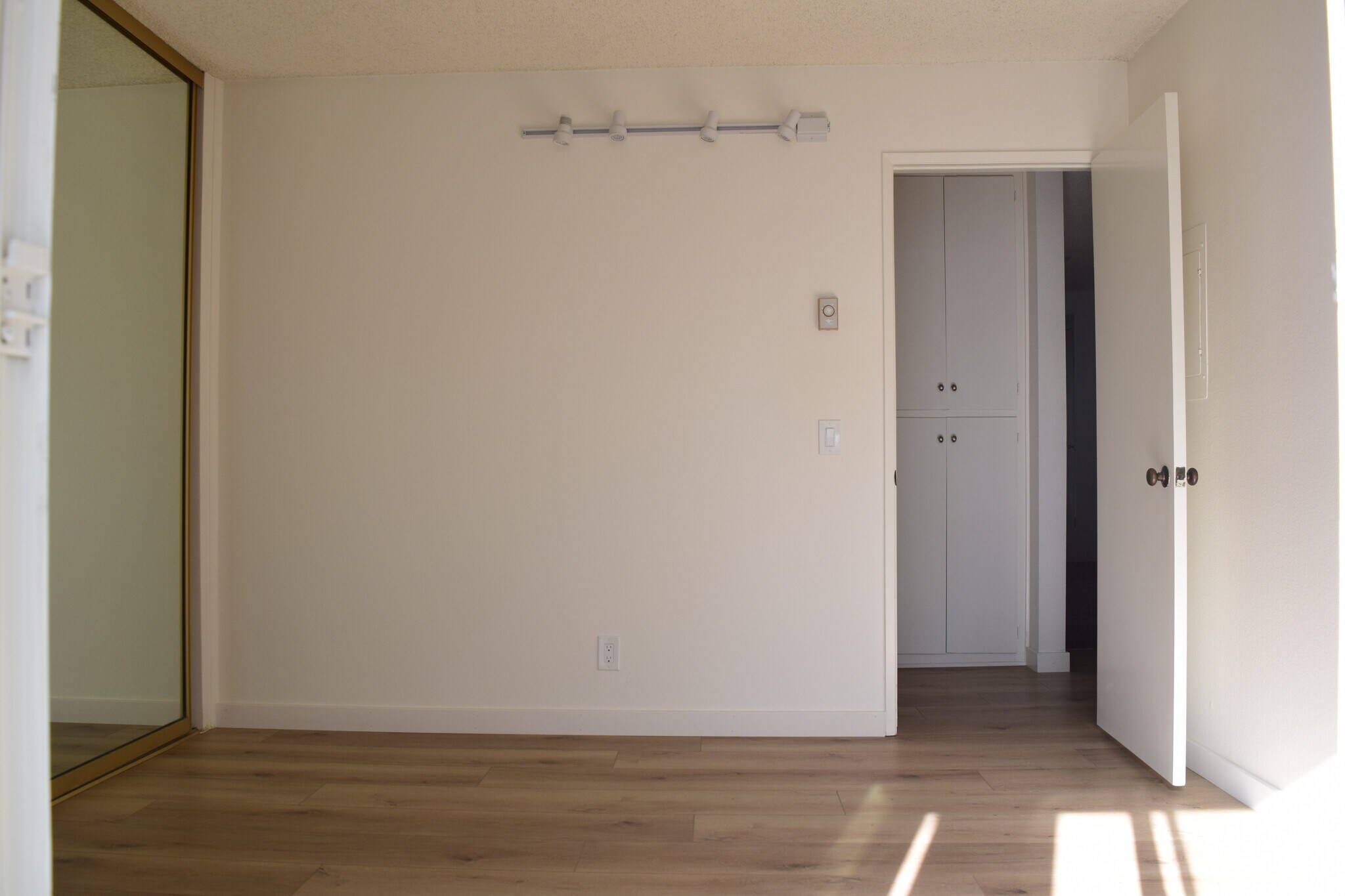 Building Photo - 575 Esplanade