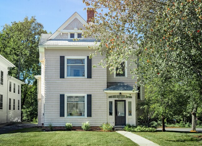 Primary Photo - 2247 Main St