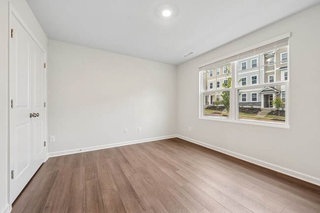 Building Photo - Available Now! New Construction - 3 Bedroo...