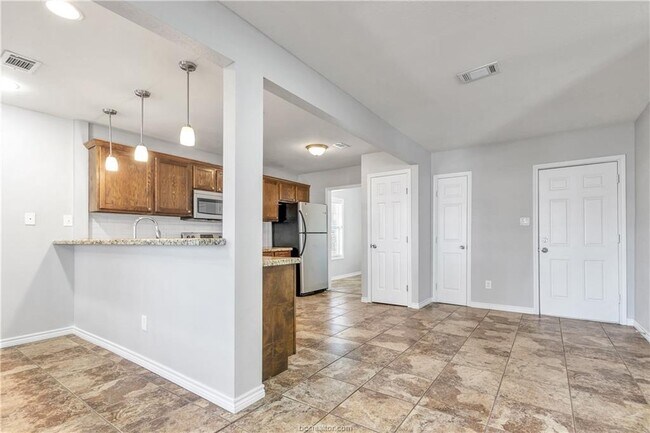 Building Photo - 108 Gilchrist Ave