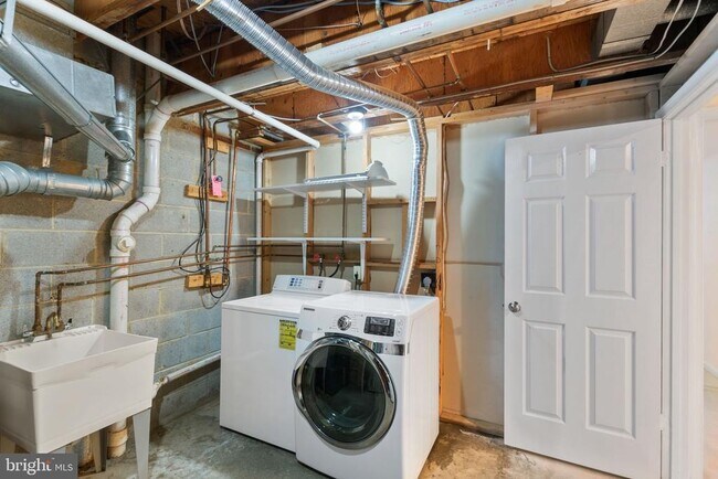 Building Photo - 6860 Williamsburg Pond Ct