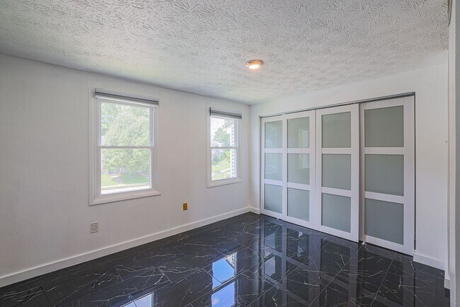 Building Photo - 9 Stillwood Cir
