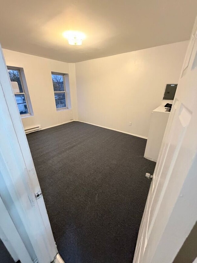 Building Photo - Inspected and Approved 3 Bedroom 1 Bath in Trenton