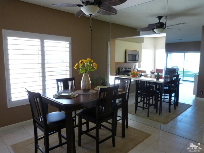 Building Photo - 221 Vista Royale Cir E