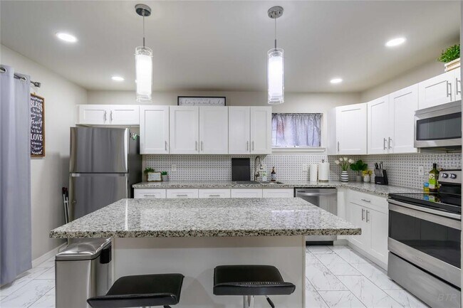 Building Photo - 8110 Albacore Dr