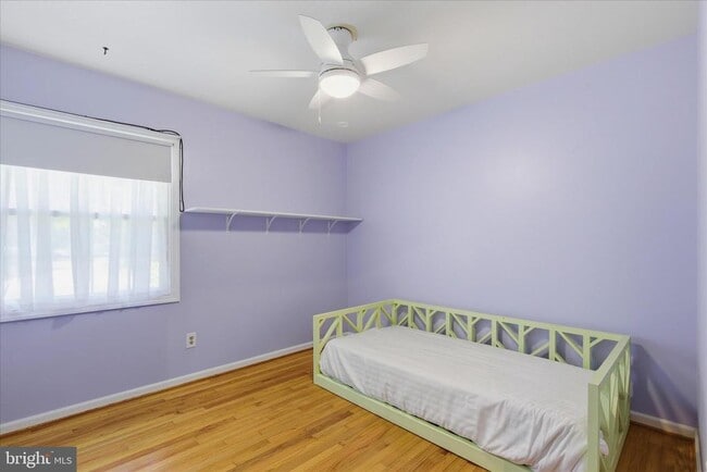 Building Photo - 45320 Barefoot Dr
