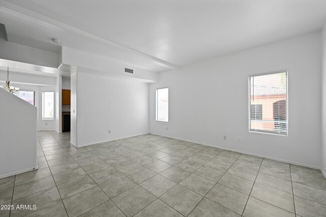 Building Photo - 605 W Latona Rd