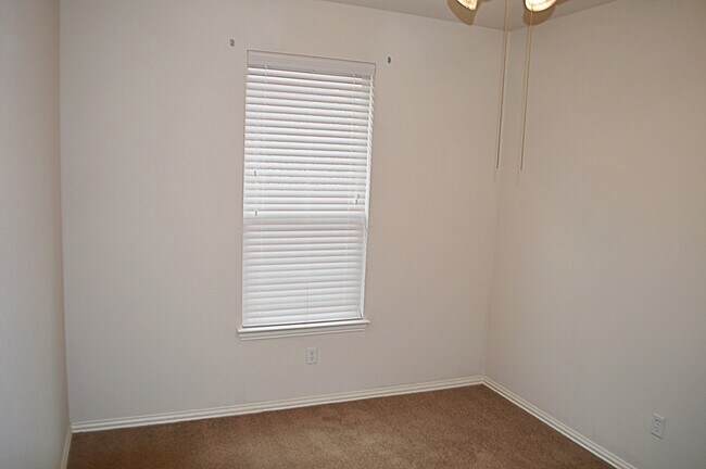 Building Photo - Spacious 2 Story Home in Weatherford Texas