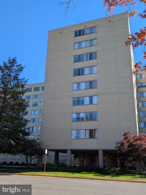 Building Photo - 6641 Wakefield Dr