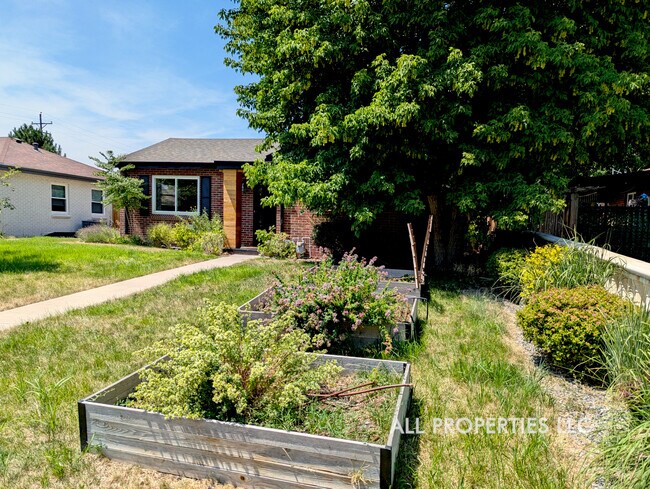Building Photo - 3511 Newport St