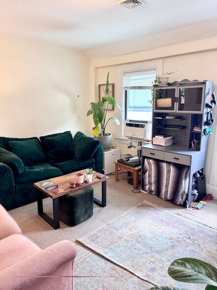 Building Photo - 122 Gore St