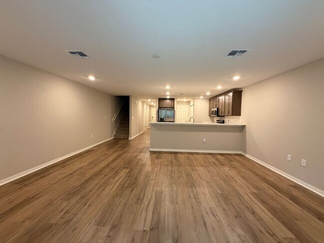 Building Photo - Modern 3BR Townhome in Plant City – Move-In Ready