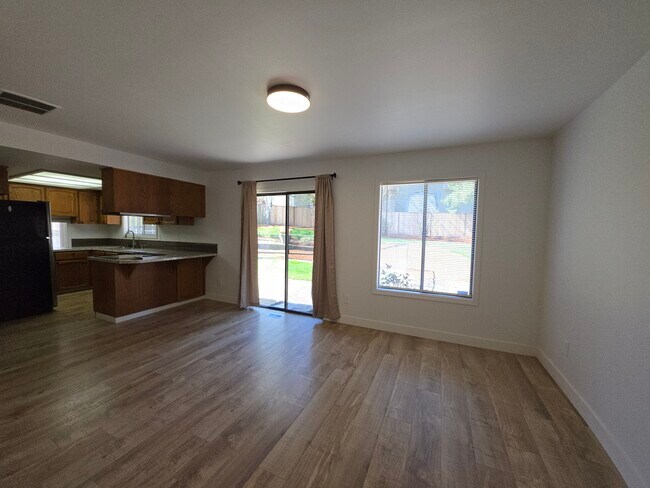 Building Photo - 1707 SW Hartley Ave