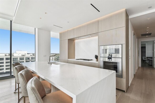 Building Photo - 1000 Water St