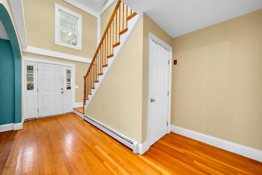 Building Photo - 4 Warren St