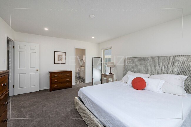 Building Photo - Stunning 3 Bed 2 Bath Brick Home with Huge Yard!