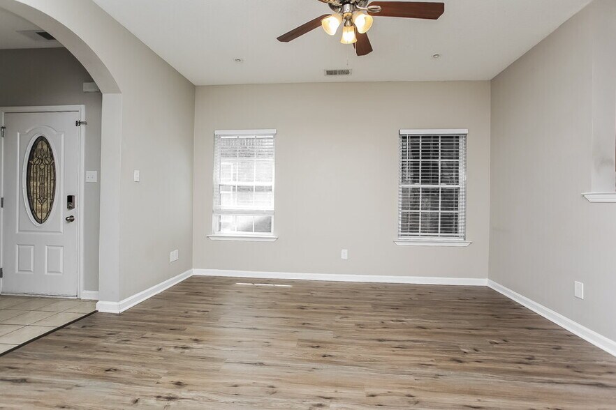 Building Photo - 9864 White Poplar Dr